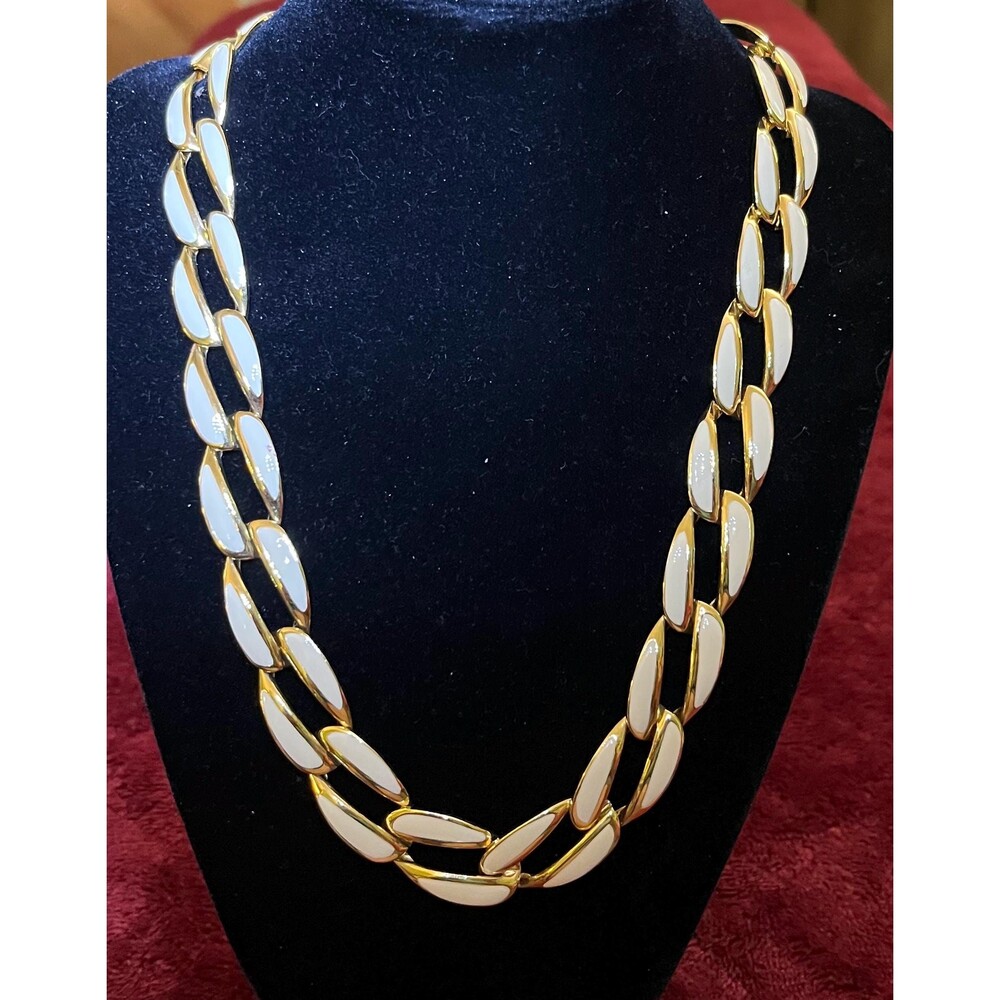 Vintage1980s NAPIER Pat 4774743 Cream Enamel Gold Tone Club Link Necklace Signed